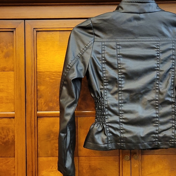 GIRLS FAUX LEATHER JACKET SIZE 10/12 - Picture 9 of 14